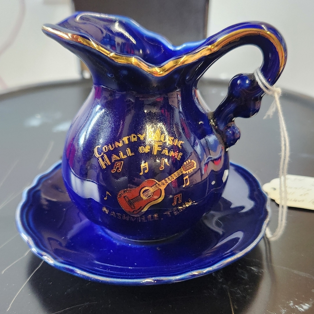 Country Music Hall Of Fame And Museum Nashville Creamer And Saucer Set